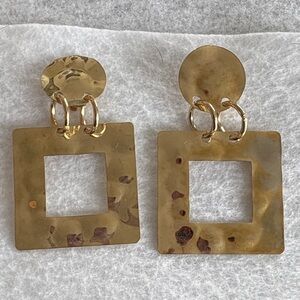 Vintage Gold Metal Tampered New Earring Square- light weight Clip